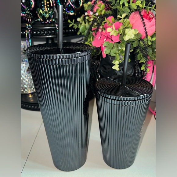 ✨🆕 Starbucks Black Pleated Metallic Plastic Cold Cups - 24 fl oz & 16 fl oz - Picture 4 of 7